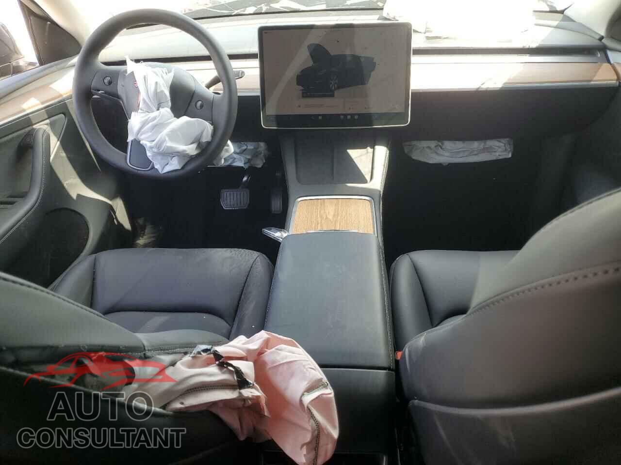 TESLA MODEL Y 2024 - 7SAYGDEE0RF083473