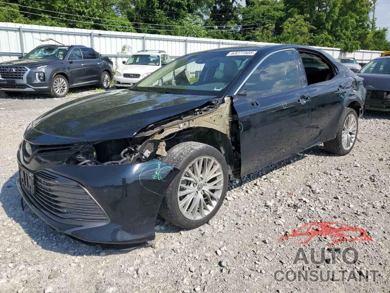 TOYOTA CAMRY 2018 - 4T1B11HK3JU125131