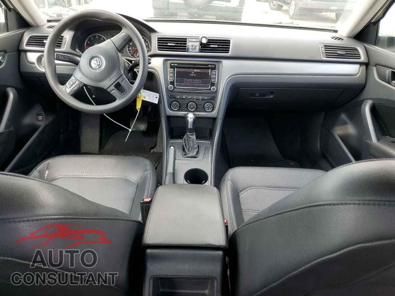 VOLKSWAGEN PASSAT 2013 - 1VWAH7A35DC140531