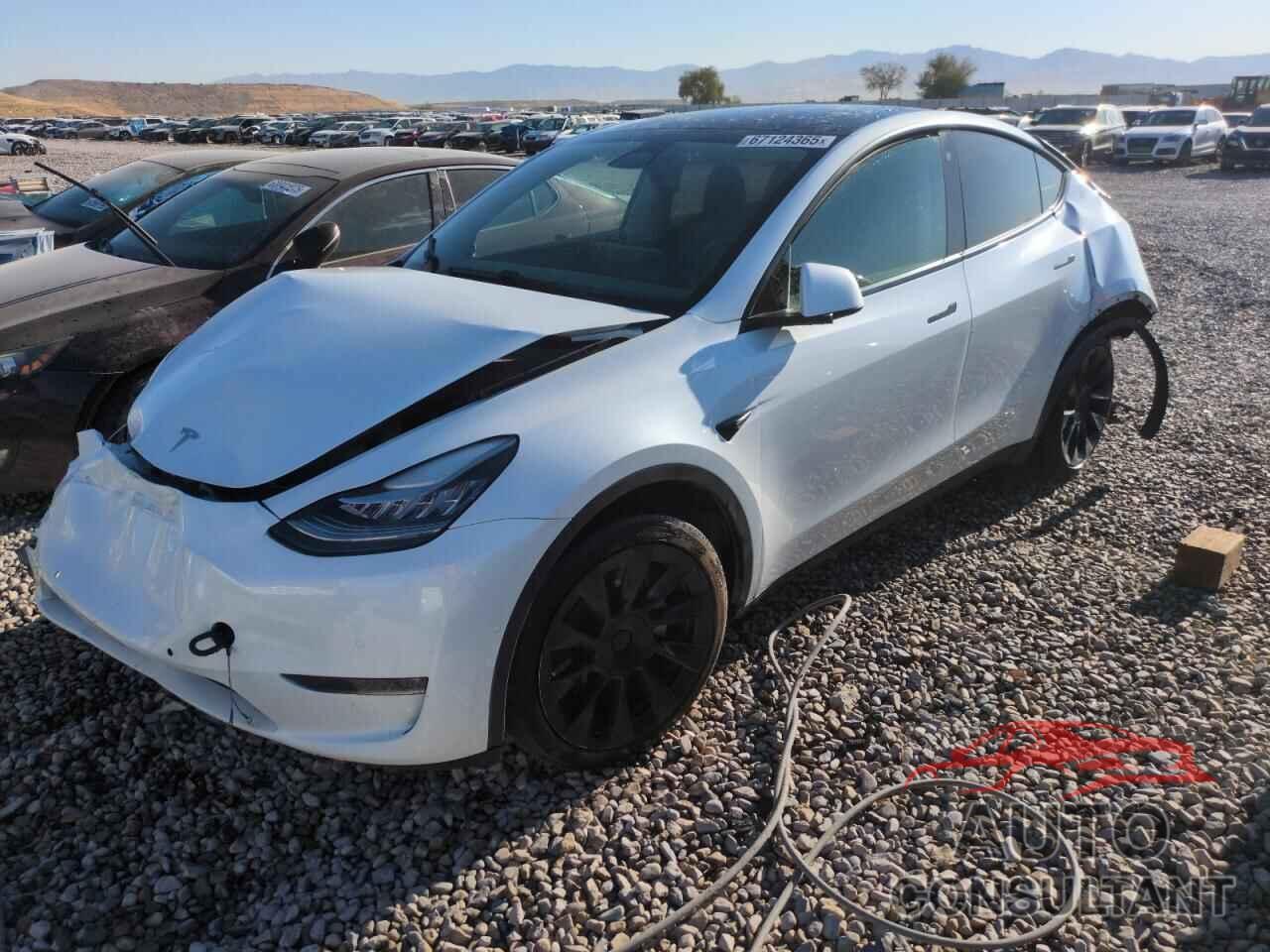 TESLA MODEL Y 2023 - 7SAYGAEE7PF584467