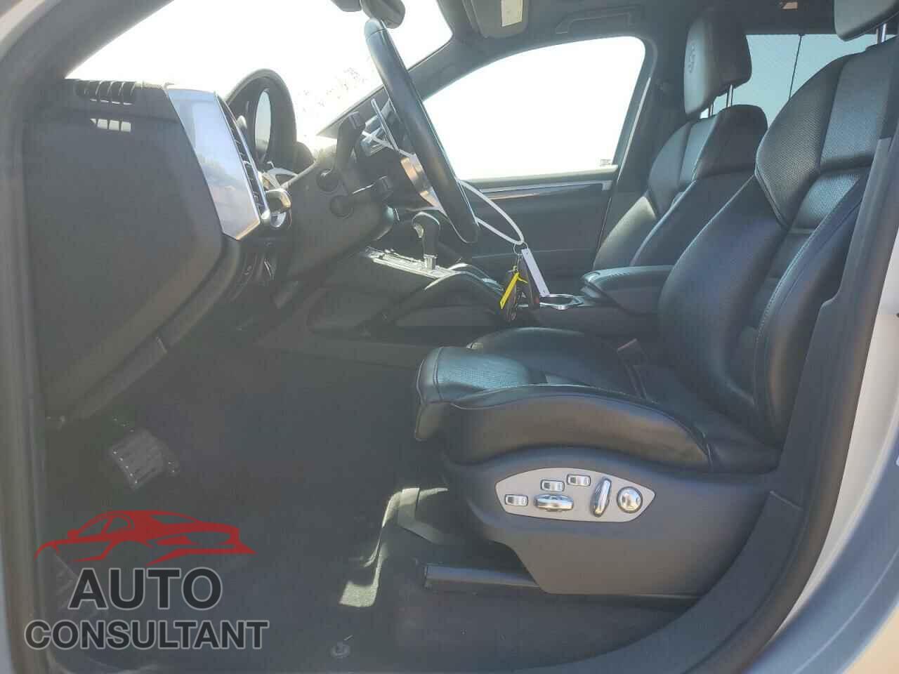 PORSCHE CAYENNE 2018 - WP1AE2A28JLA72452