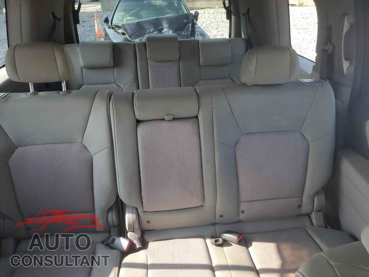 HONDA PILOT 2011 - 5FNYF4H44BB041879
