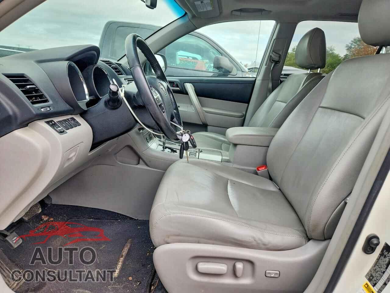 TOYOTA HIGHLANDER 2013 - 5TDBK3EH8DS212067