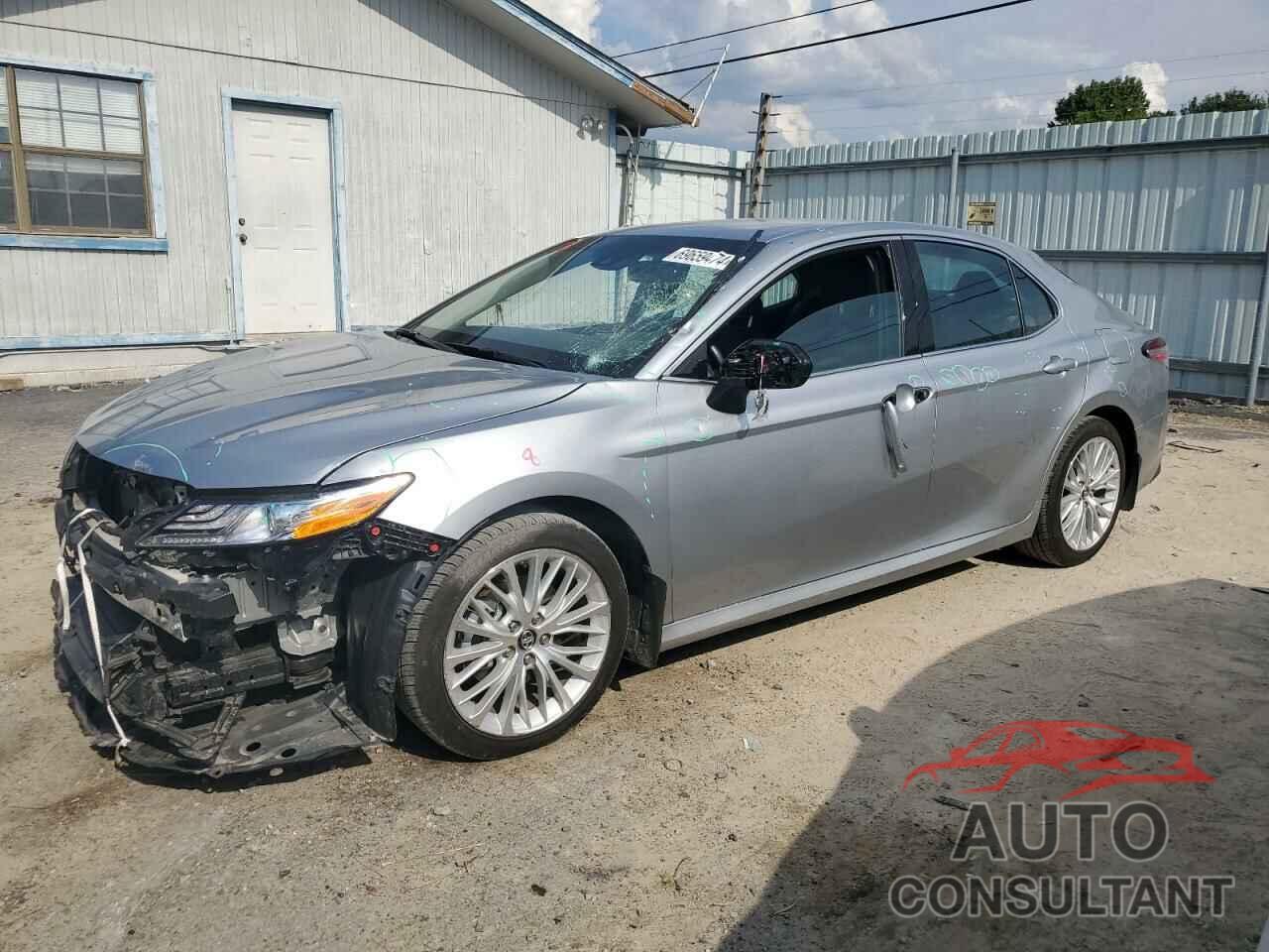 TOYOTA CAMRY 2018 - 4T1B11HK1JU157138