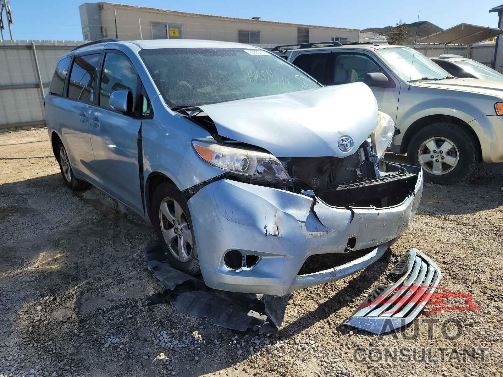 TOYOTA SIENNA 2017 - 5TDKZ3DC8HS791326