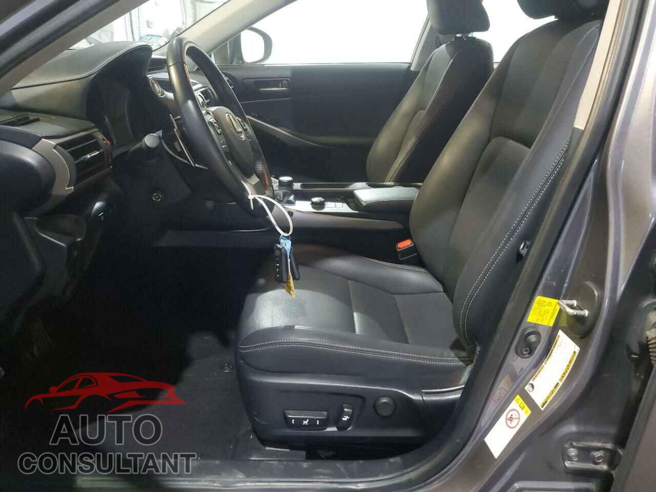 LEXUS IS 2018 - JTHC81D25J5031402
