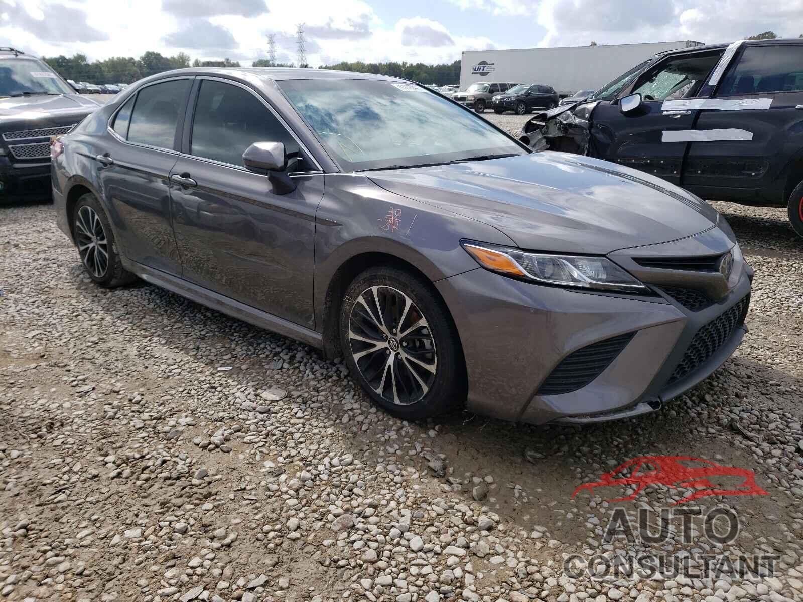 TOYOTA CAMRY 2018 - 4T1B11HK3JU134685