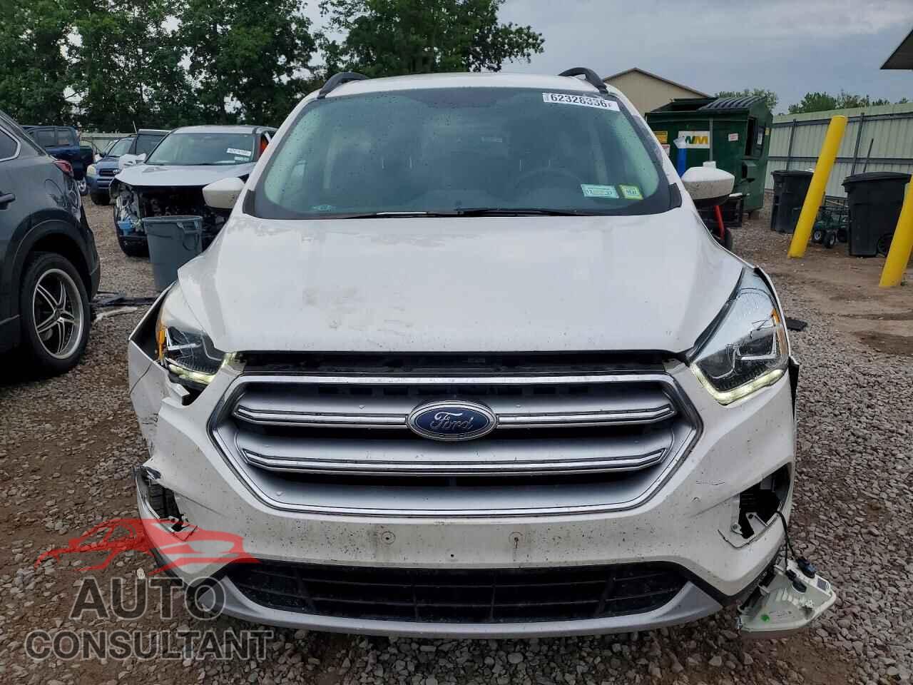 FORD ESCAPE 2017 - 1FMCU9G99HUA85267