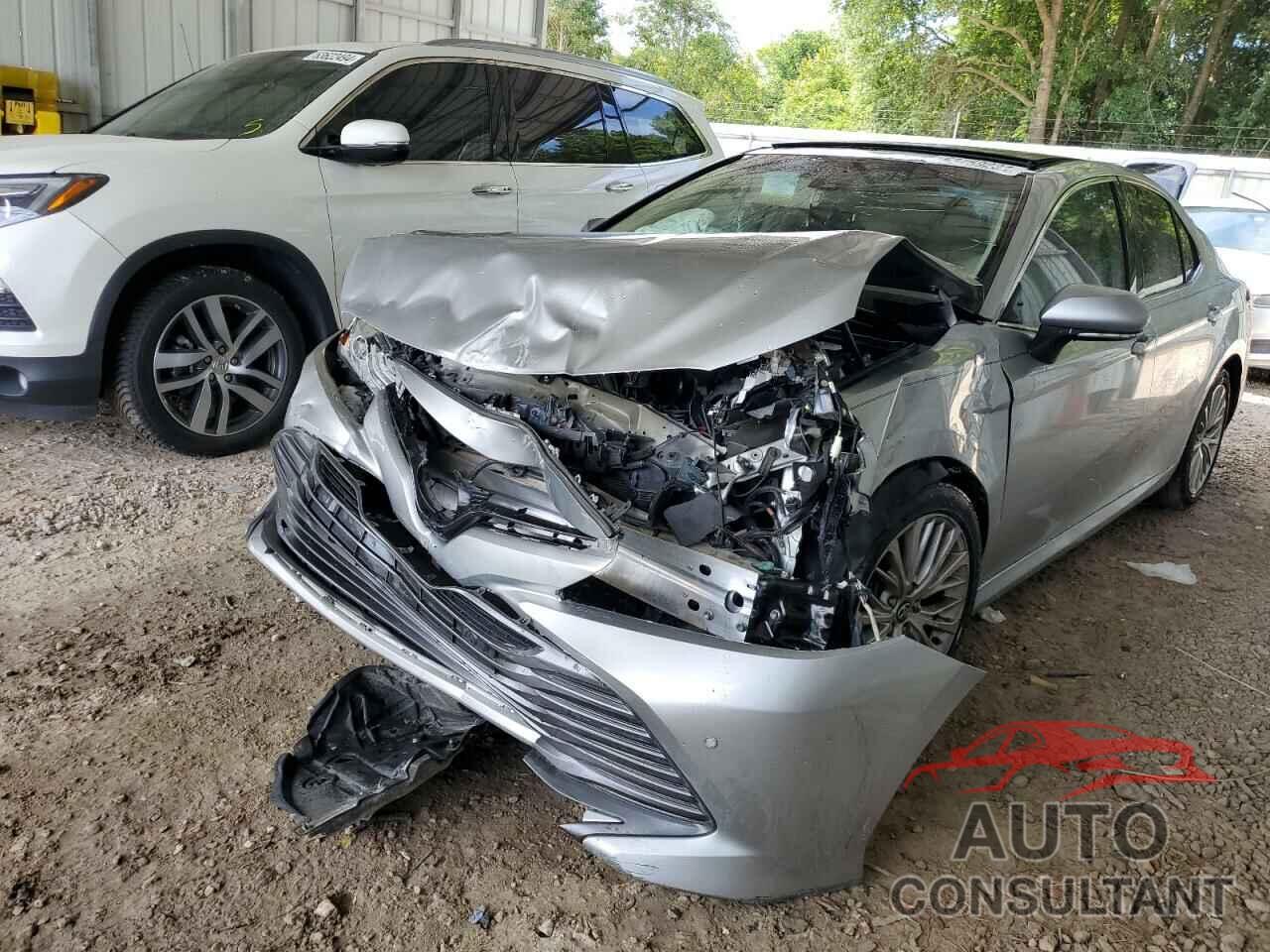 TOYOTA CAMRY 2018 - 4T1B11HK8JU038339