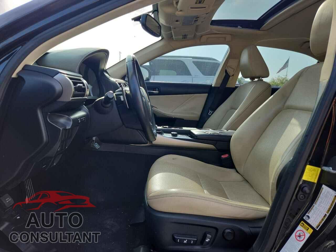 LEXUS IS 2014 - JTHCE1D20E5001576