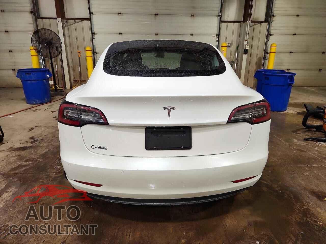 TESLA MODEL 3 2021 - 5YJ3E1EA5MF977499