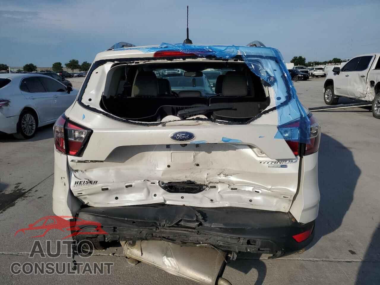 FORD ESCAPE 2017 - 1FMCU9J92HUB75689
