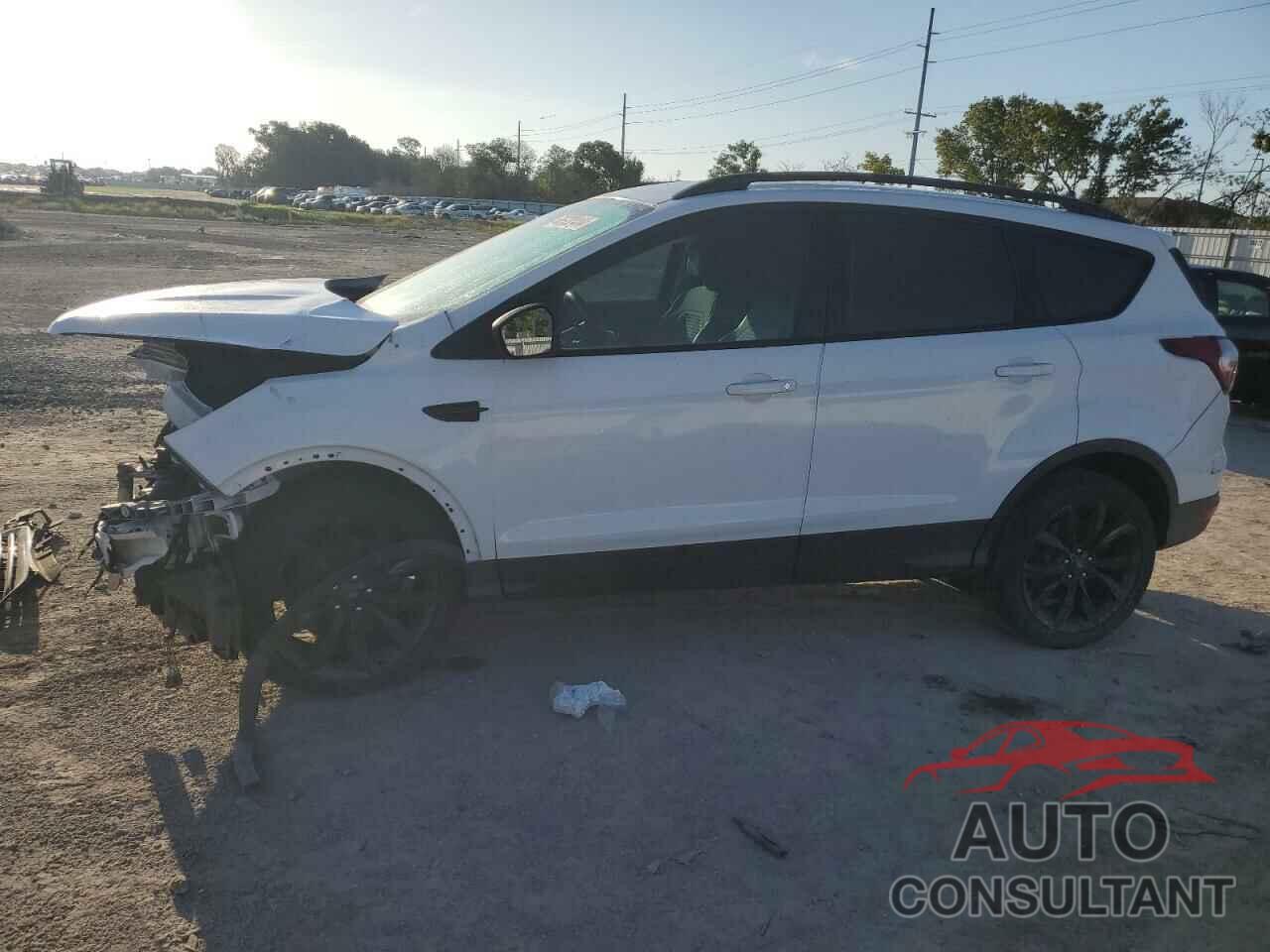 FORD ESCAPE 2017 - 1FMCU0G90HUE64850