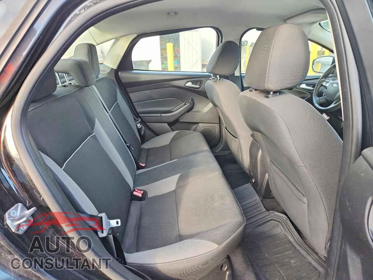 FORD FOCUS 2014 - 1FADP3F2XEL459152