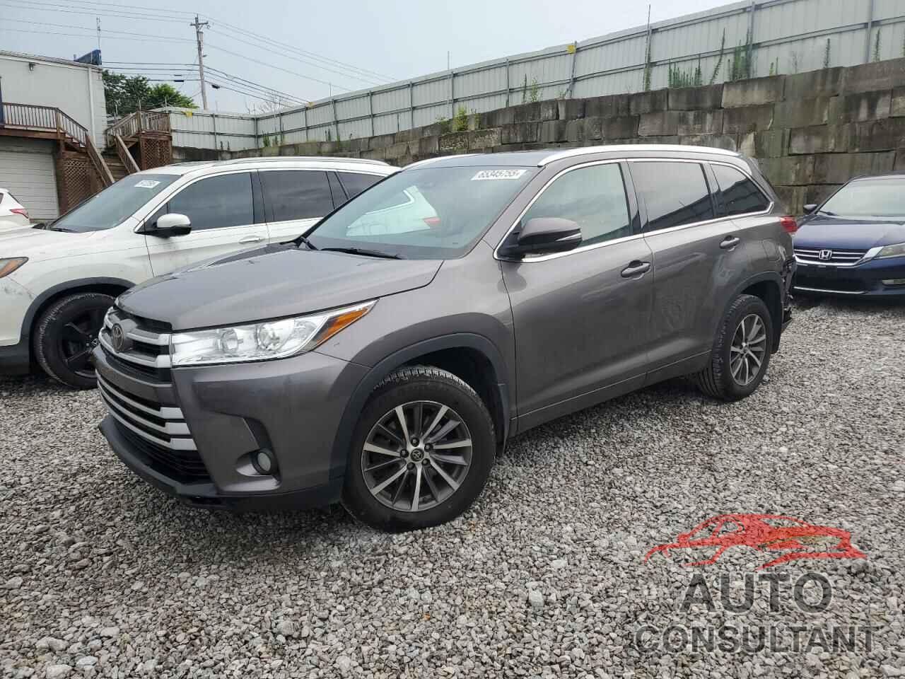 TOYOTA HIGHLANDER 2018 - 5TDJZRFH2JS869807