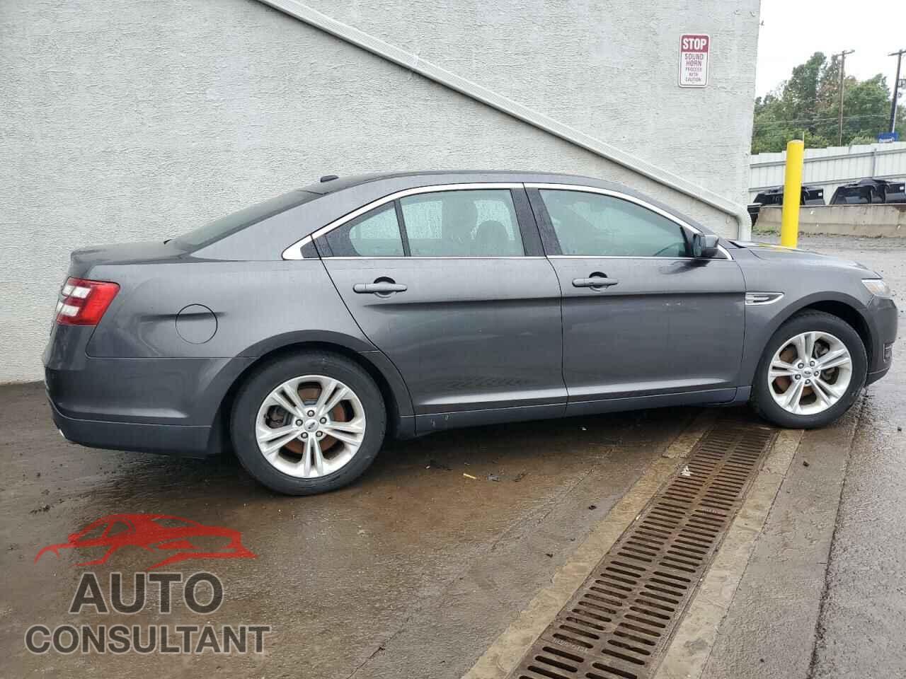 FORD TAURUS 2018 - 1FAHP2E85JG136776
