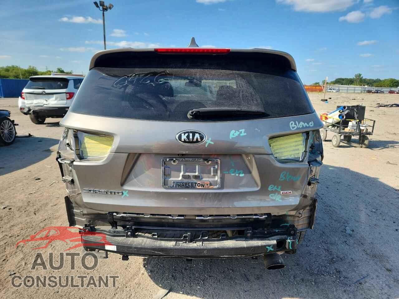 KIA SORENTO 2018 - 5XYPG4A31JG417360