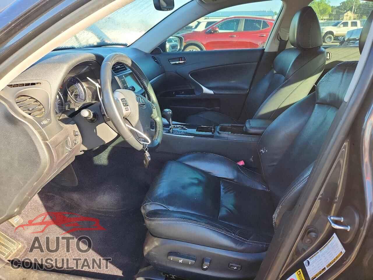 LEXUS IS 2011 - JTHCF5C28B5048100