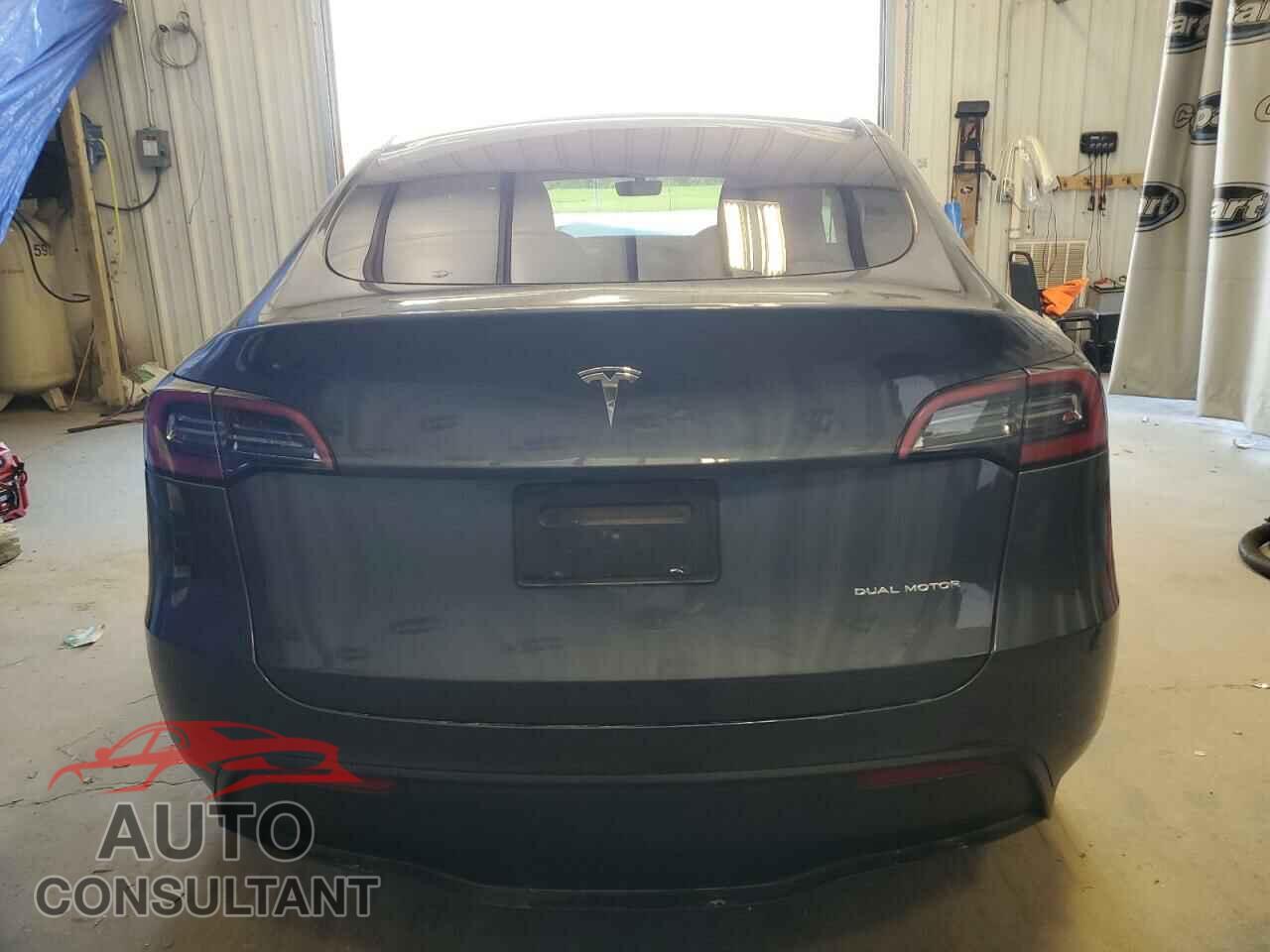 TESLA MODEL Y 2023 - 7SAYGAEEXPF830895