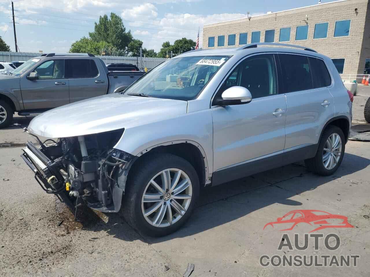 VOLKSWAGEN TIGUAN 2015 - WVGBV7AX8FW511620