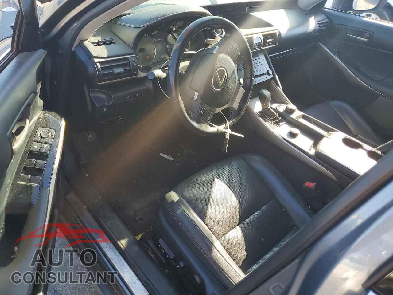 LEXUS IS 2017 - JTHBA1D24H5058570