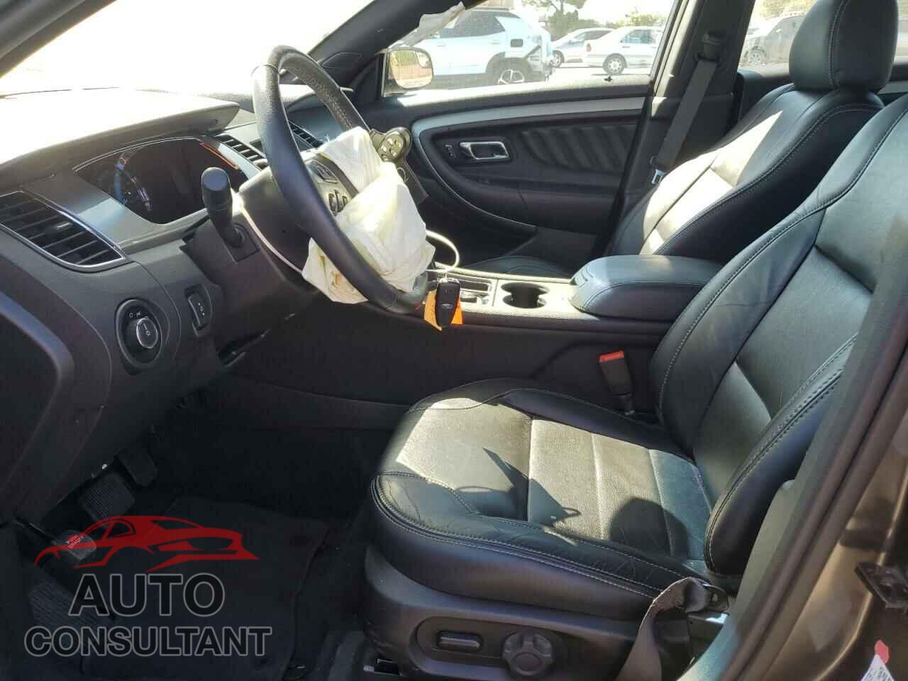 FORD TAURUS 2018 - 1FAHP2E89JG118832