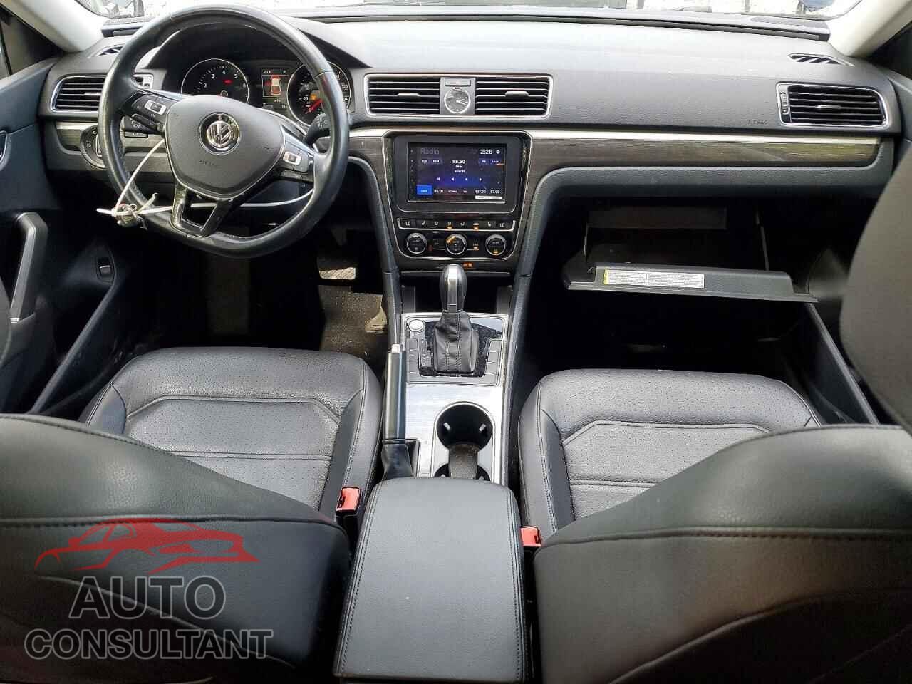 VOLKSWAGEN PASSAT 2017 - 1VWGT7A36HC067698