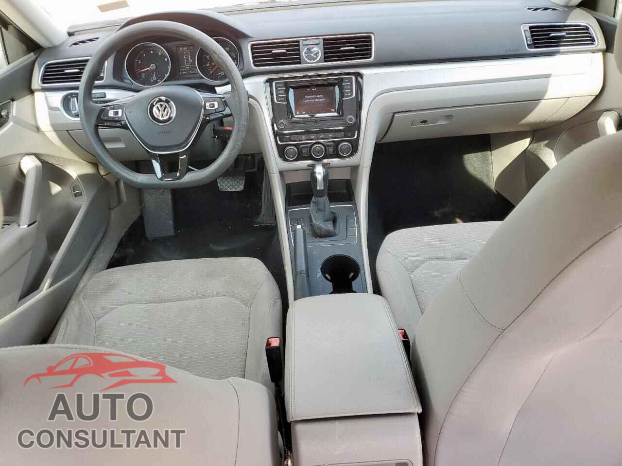 VOLKSWAGEN PASSAT 2017 - 1VWAT7A30HC004103