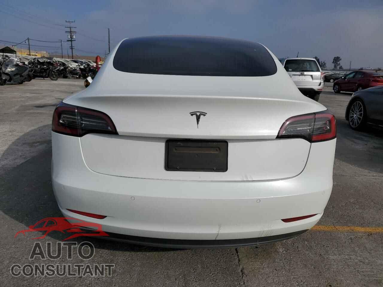 TESLA MODEL 3 2019 - 5YJ3E1EA7KF300211