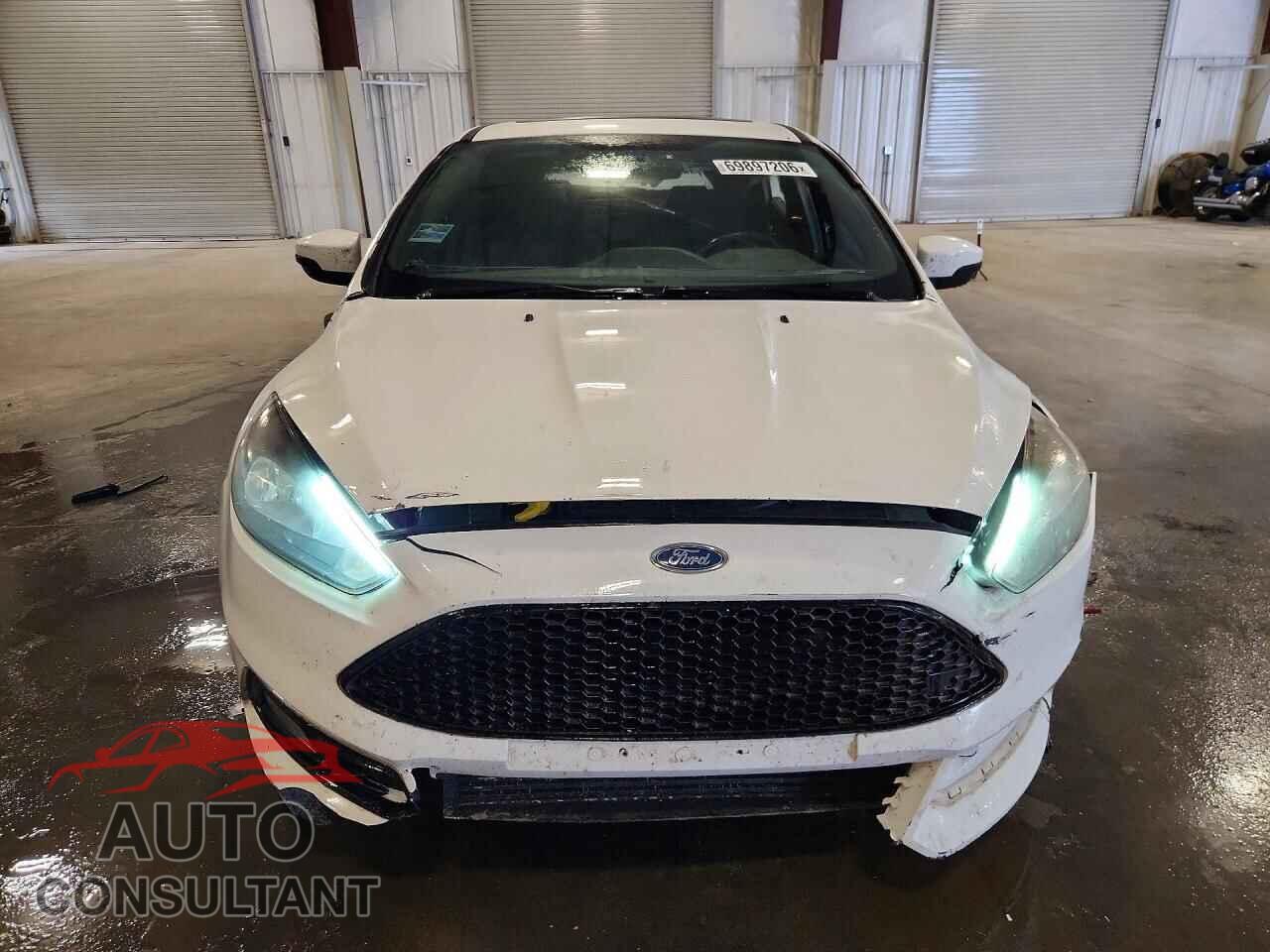 FORD FOCUS 2017 - 1FADP3L96HL214774
