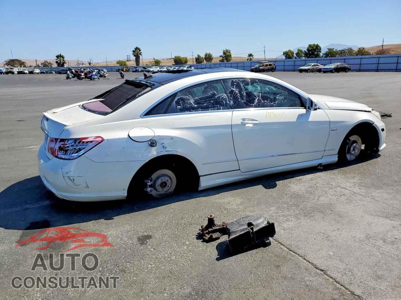 MERCEDES-BENZ E-CLASS 2012 - WDDKJ7DB0CF157058