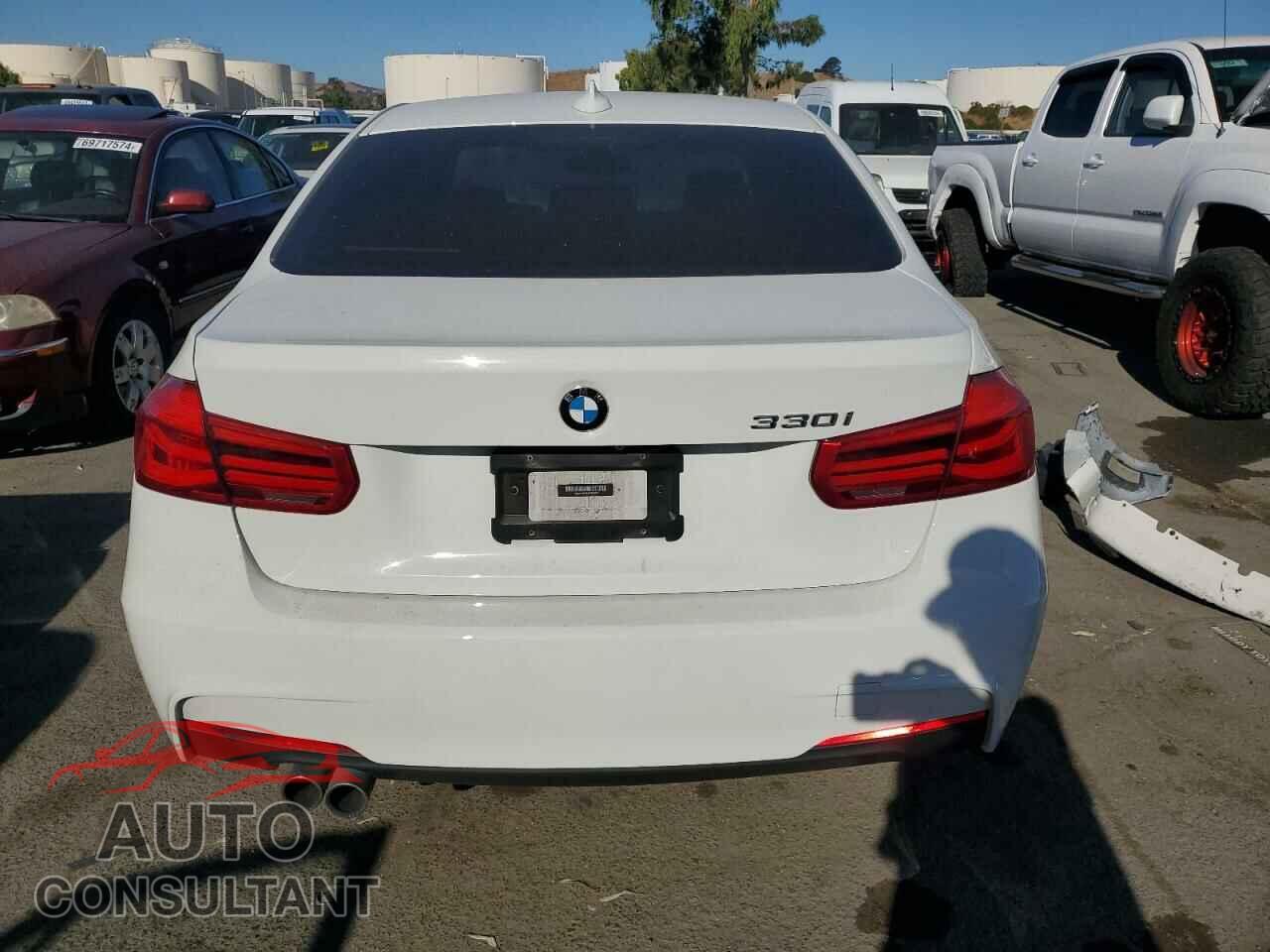 BMW 3 SERIES 2018 - WBA8B9C58JEE82326