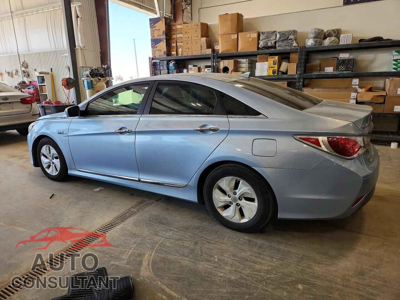 HYUNDAI SONATA 2013 - KMHEC4A46DA088537