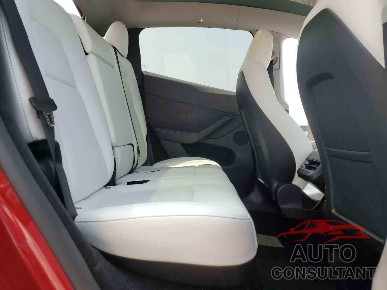 TESLA MODEL Y 2024 - 7SAYGDEE5RA305759