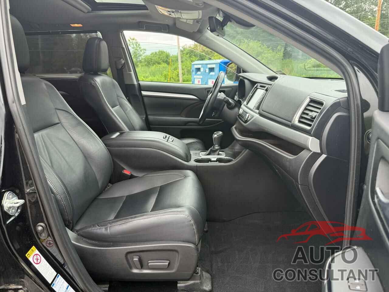 TOYOTA HIGHLANDER 2019 - 5TDJZRFH4KS958795
