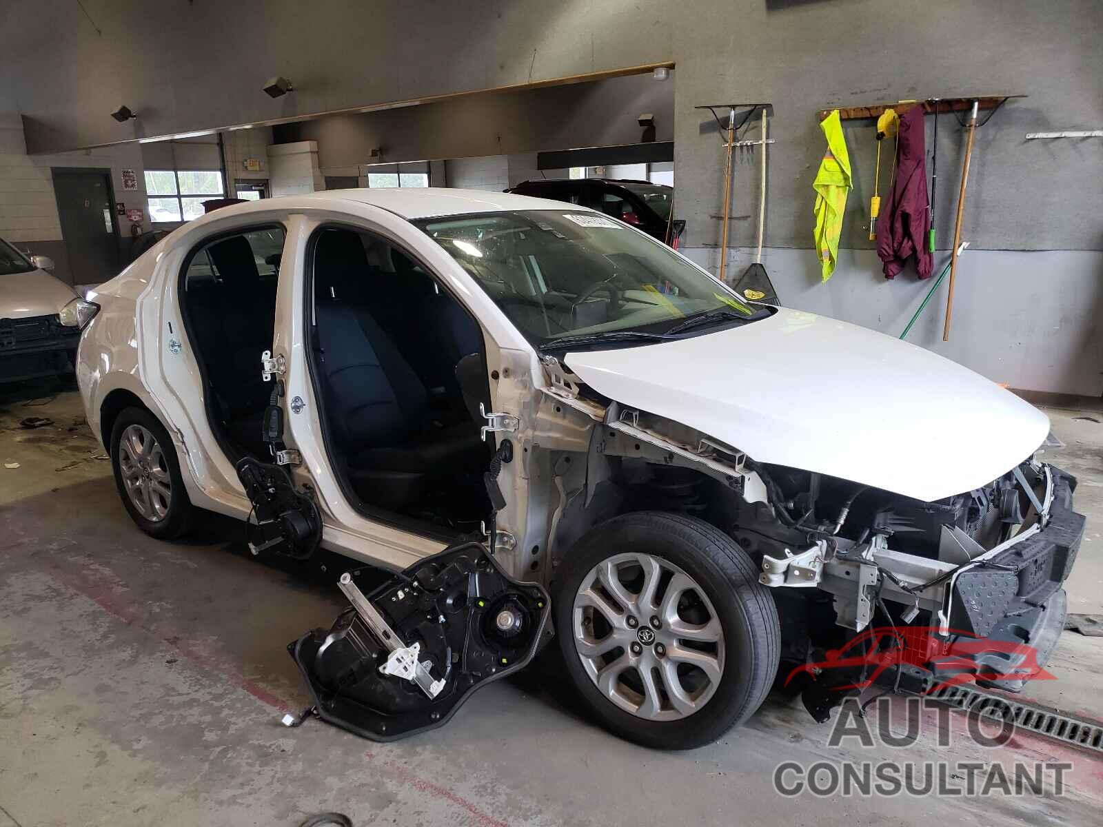 TOYOTA YARIS 2017 - 3MYDLBYV1HY154336