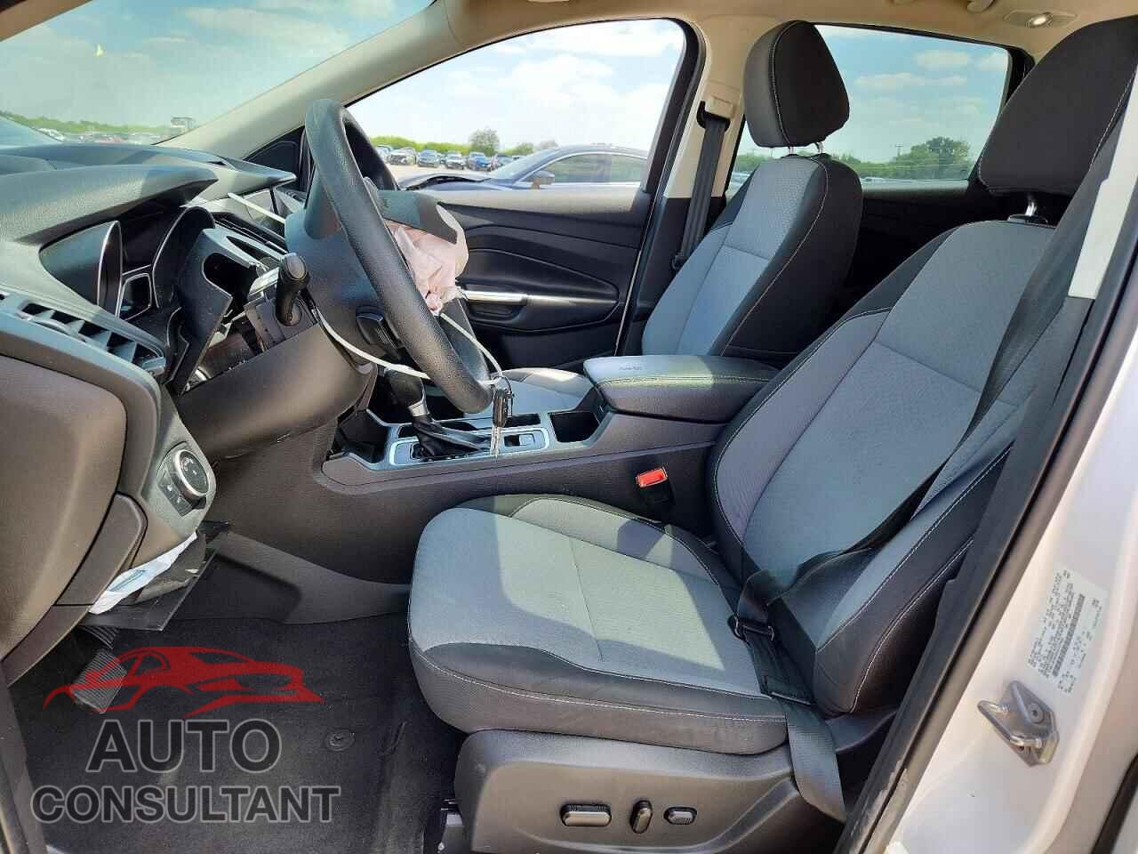 FORD ESCAPE 2017 - 1FMCU0GD4HUC07002