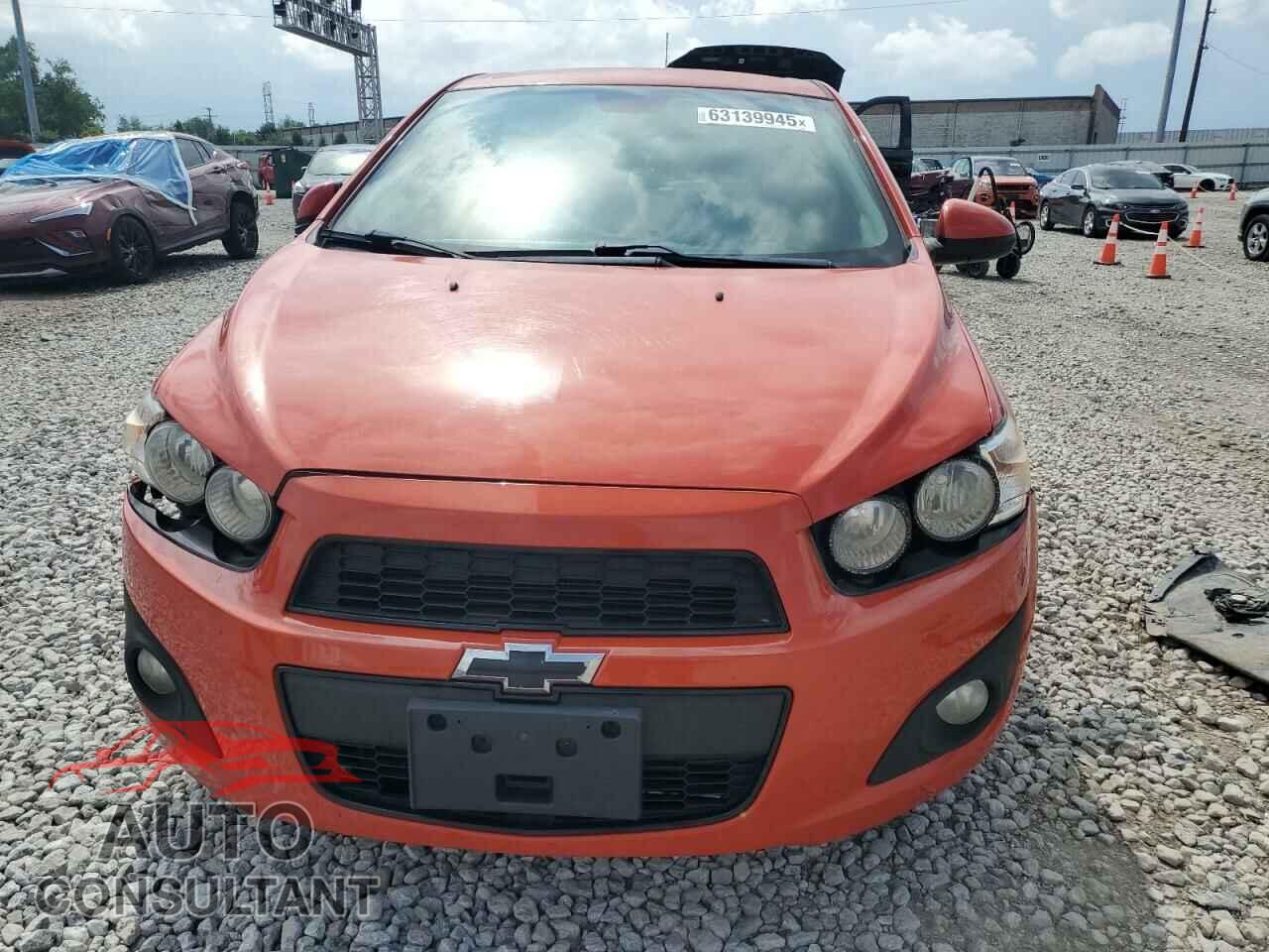 CHEVROLET SONIC 2013 - 1G1JC6SB8D4110539
