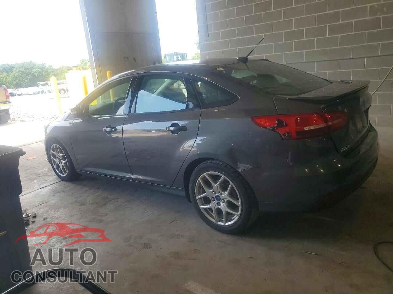 FORD FOCUS 2015 - 1FADP3F26FL275084