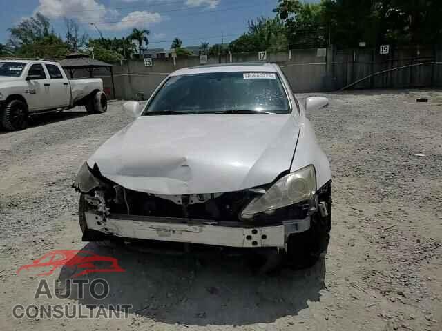 LEXUS IS 2012 - JTHBF5C20C5180846