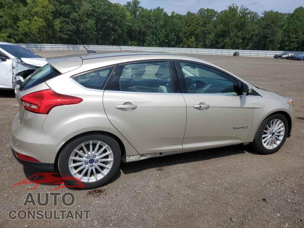FORD FOCUS 2017 - 1FADP3R43HL228398