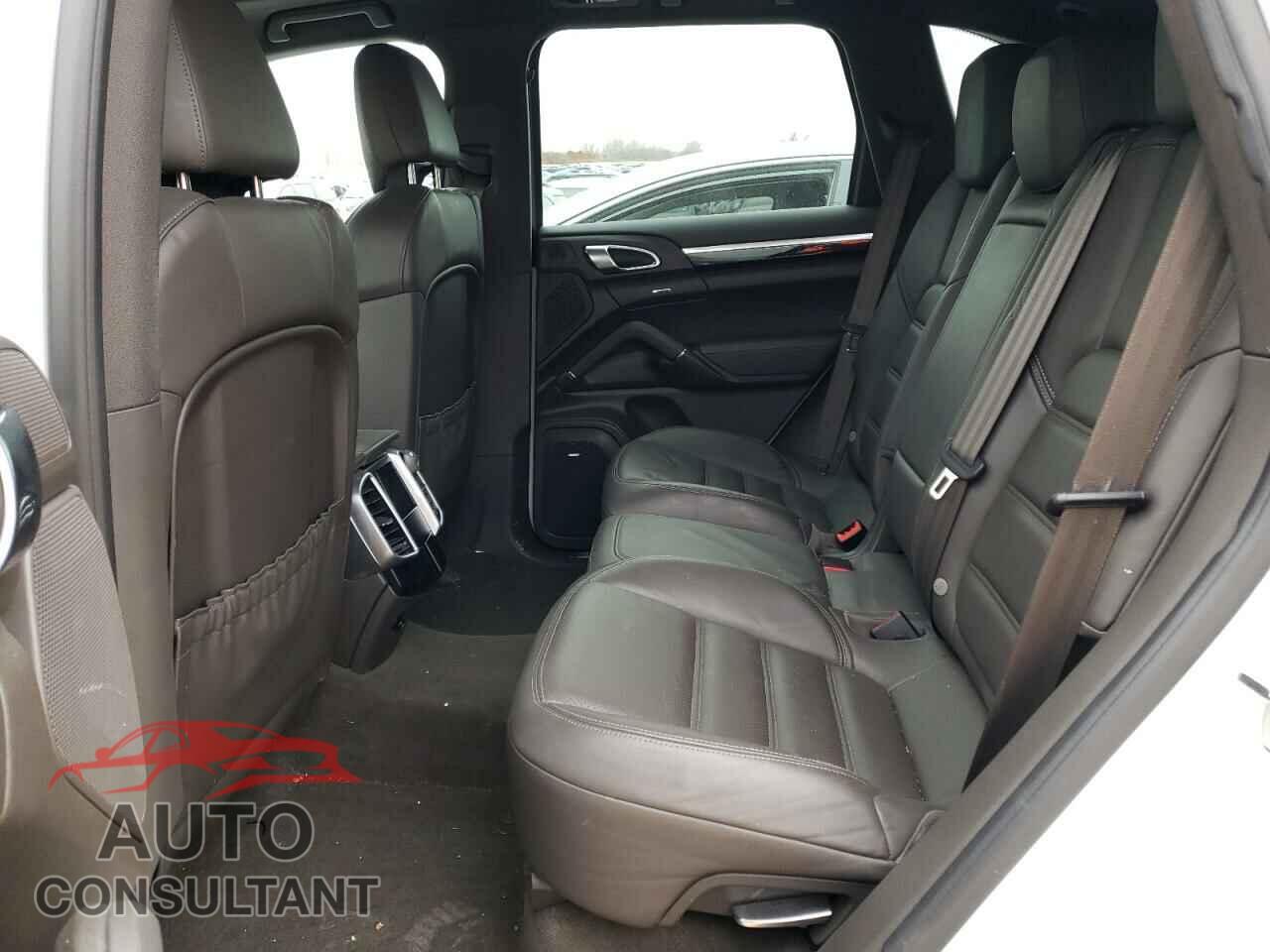 PORSCHE CAYENNE 2017 - WP1AA2A29HKA85478