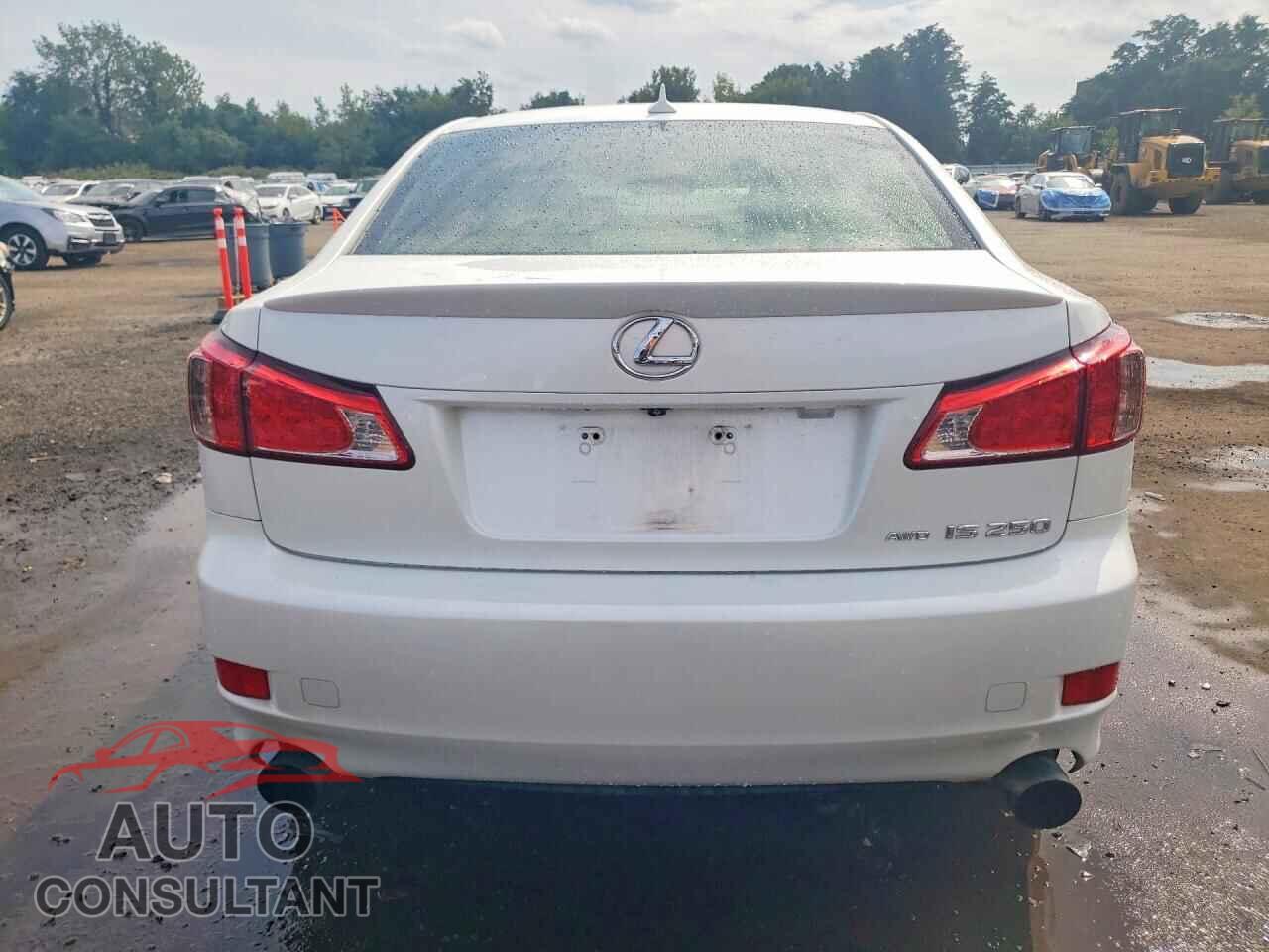 LEXUS IS 2011 - JTHCF5C27B5046743