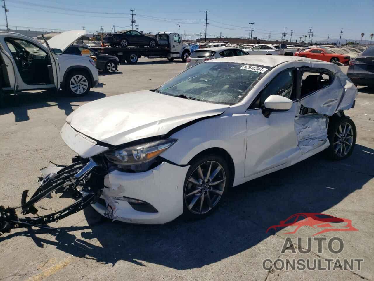 MAZDA 3 2018 - 3MZBN1L35JM213141