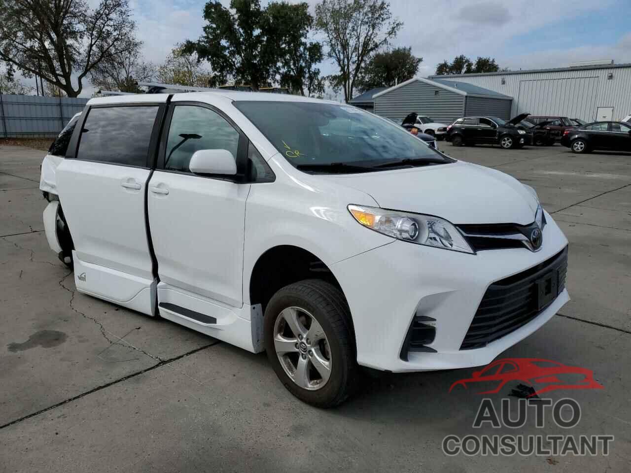 TOYOTA SIENNA 2018 - 5TDKZ3DC0JS944349