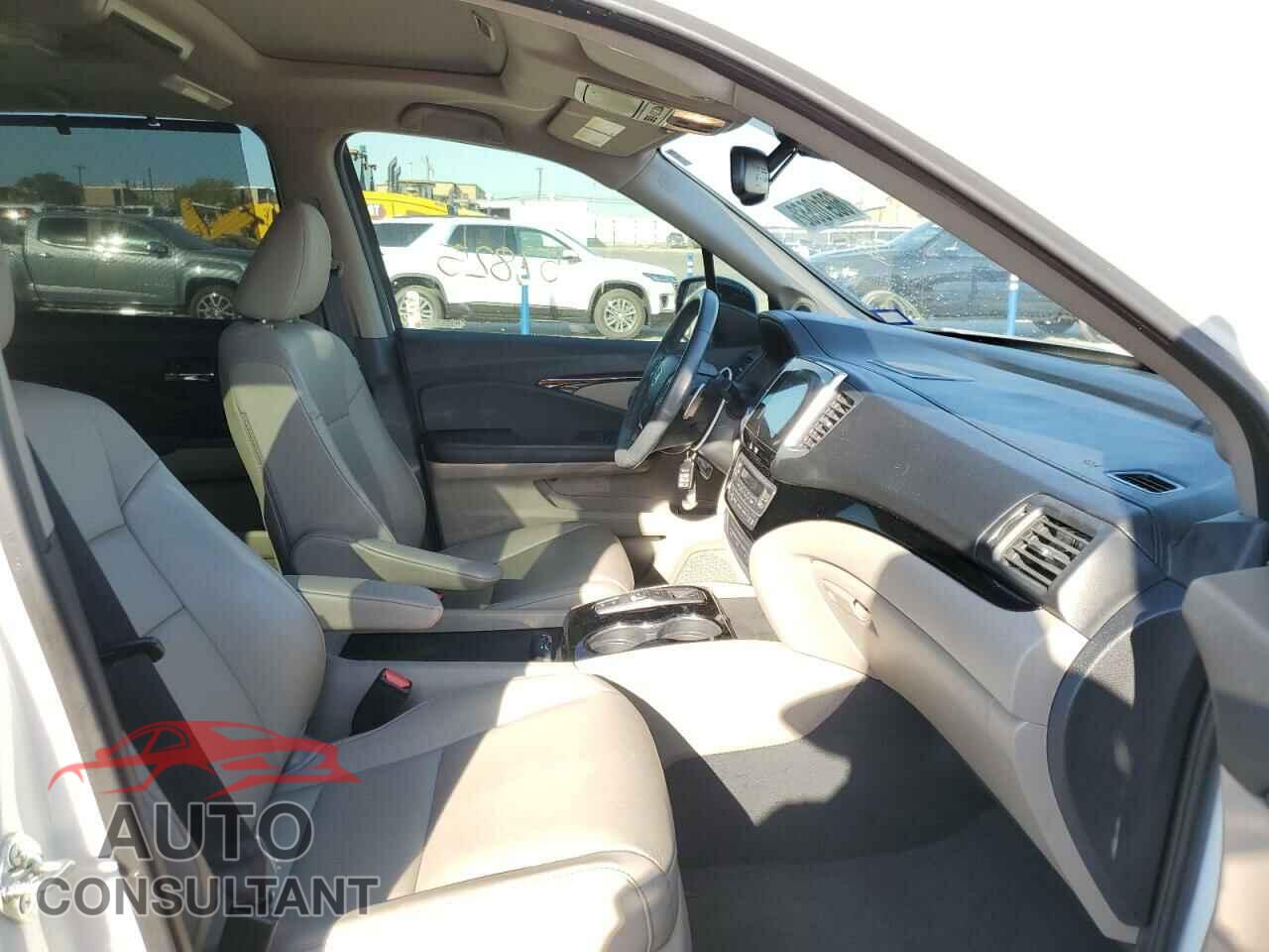 HONDA PILOT 2017 - 5FNYF6H97HB026213