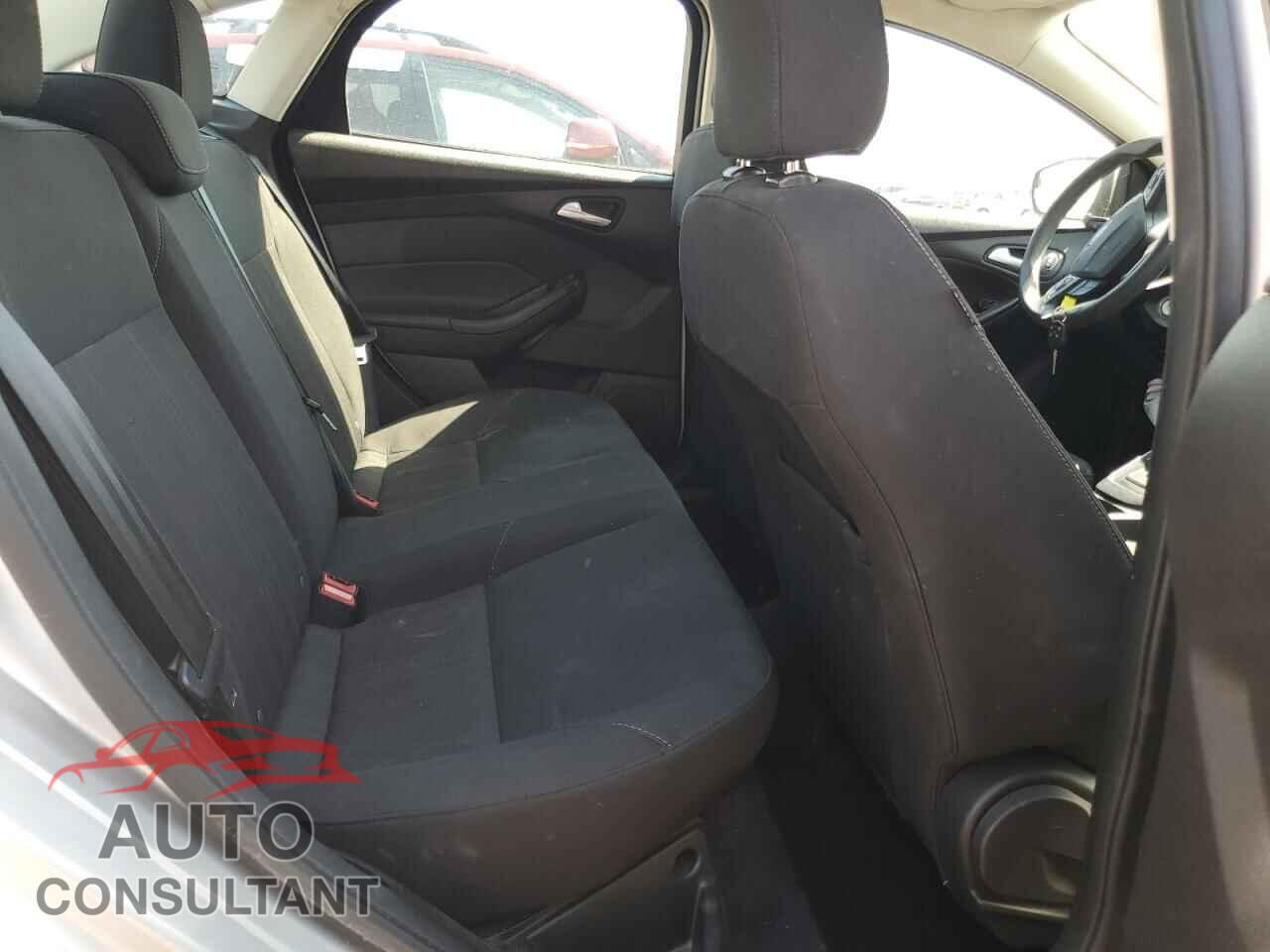 FORD FOCUS 2017 - 1FADP3F26HL320107