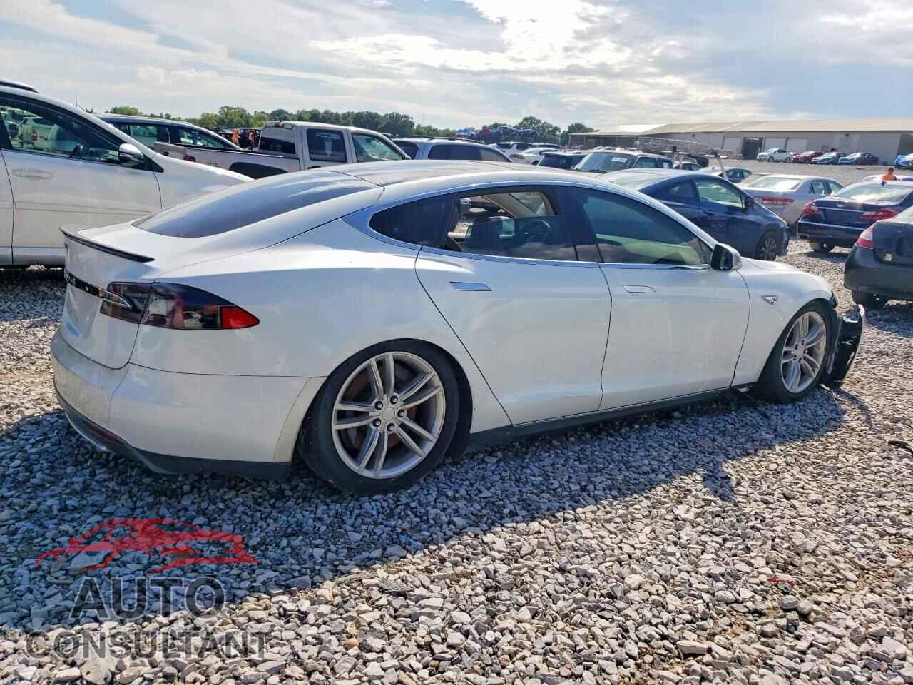 TESLA MODEL S 2013 - 5YJSA1DP7DFP06103