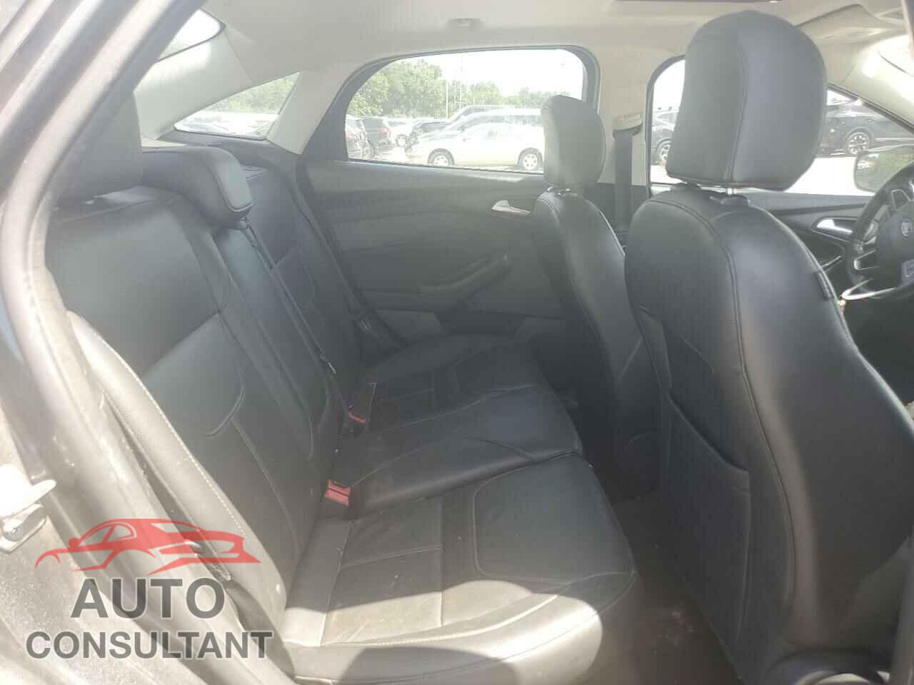 FORD FOCUS 2017 - 1FADP3J28HL347655