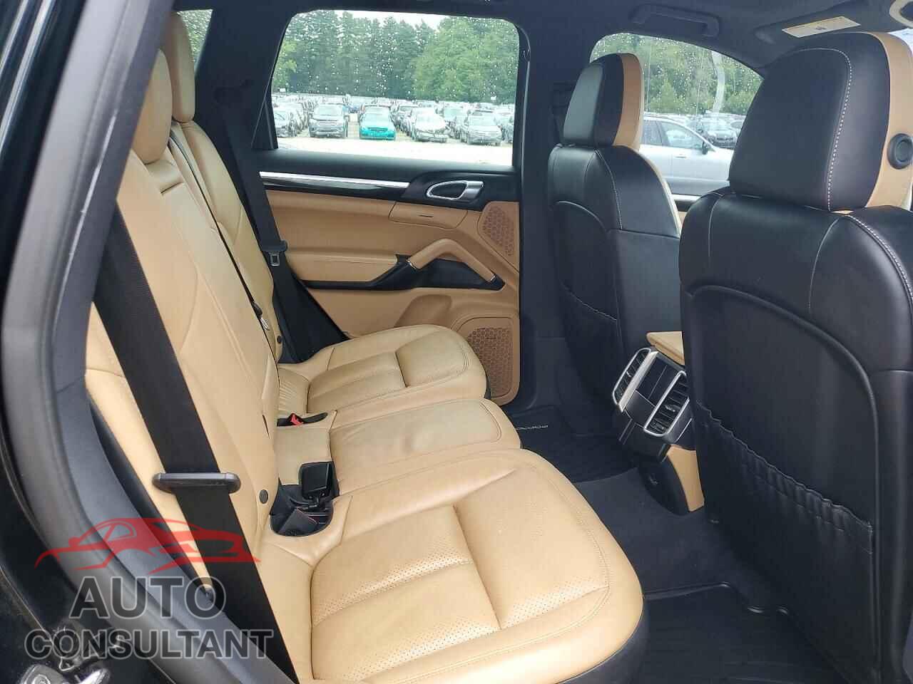 PORSCHE CAYENNE 2018 - WP1AA2A25JKA05471